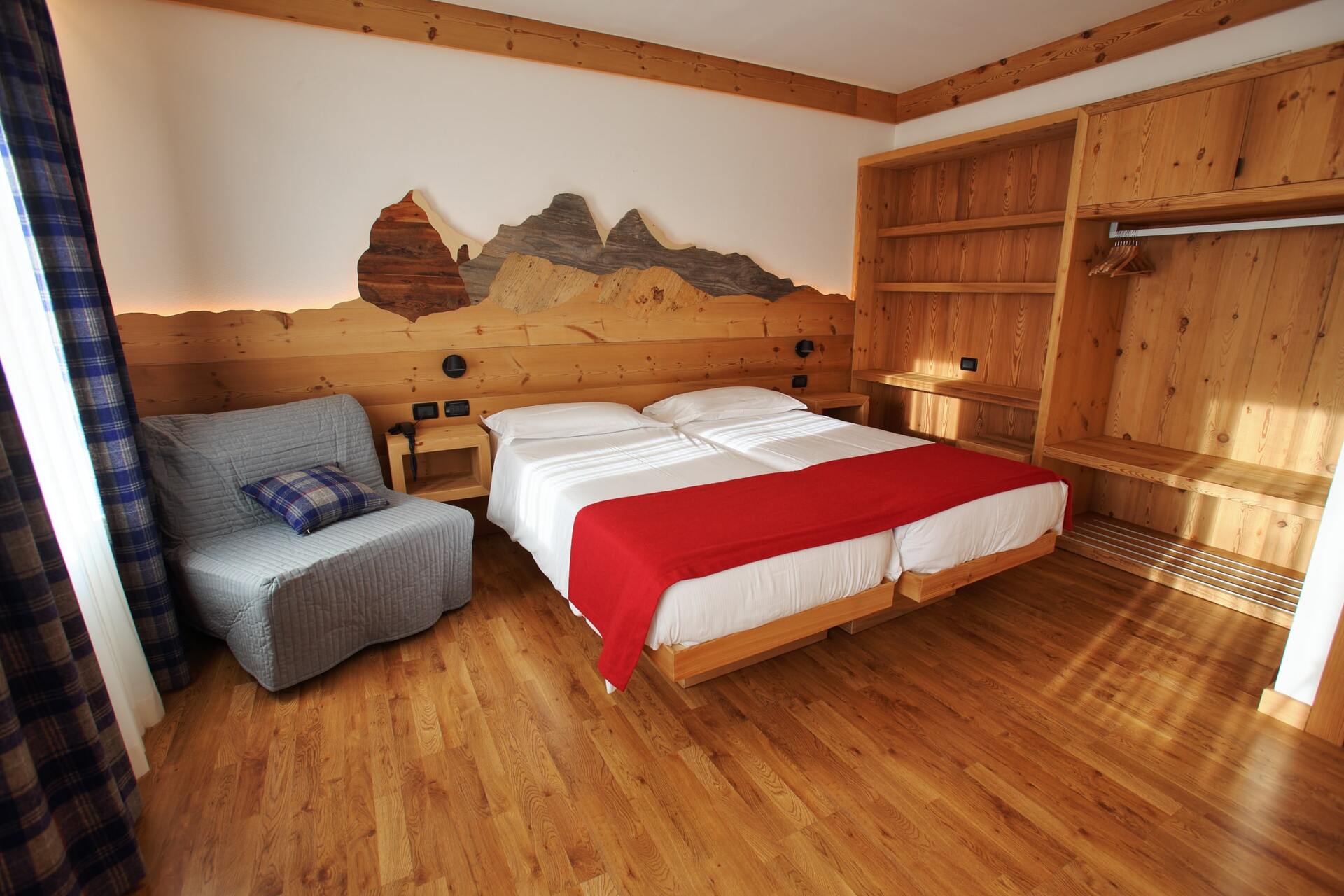 Camera Comfort, letto in primo piano - Hotel Des Alpes Cortina